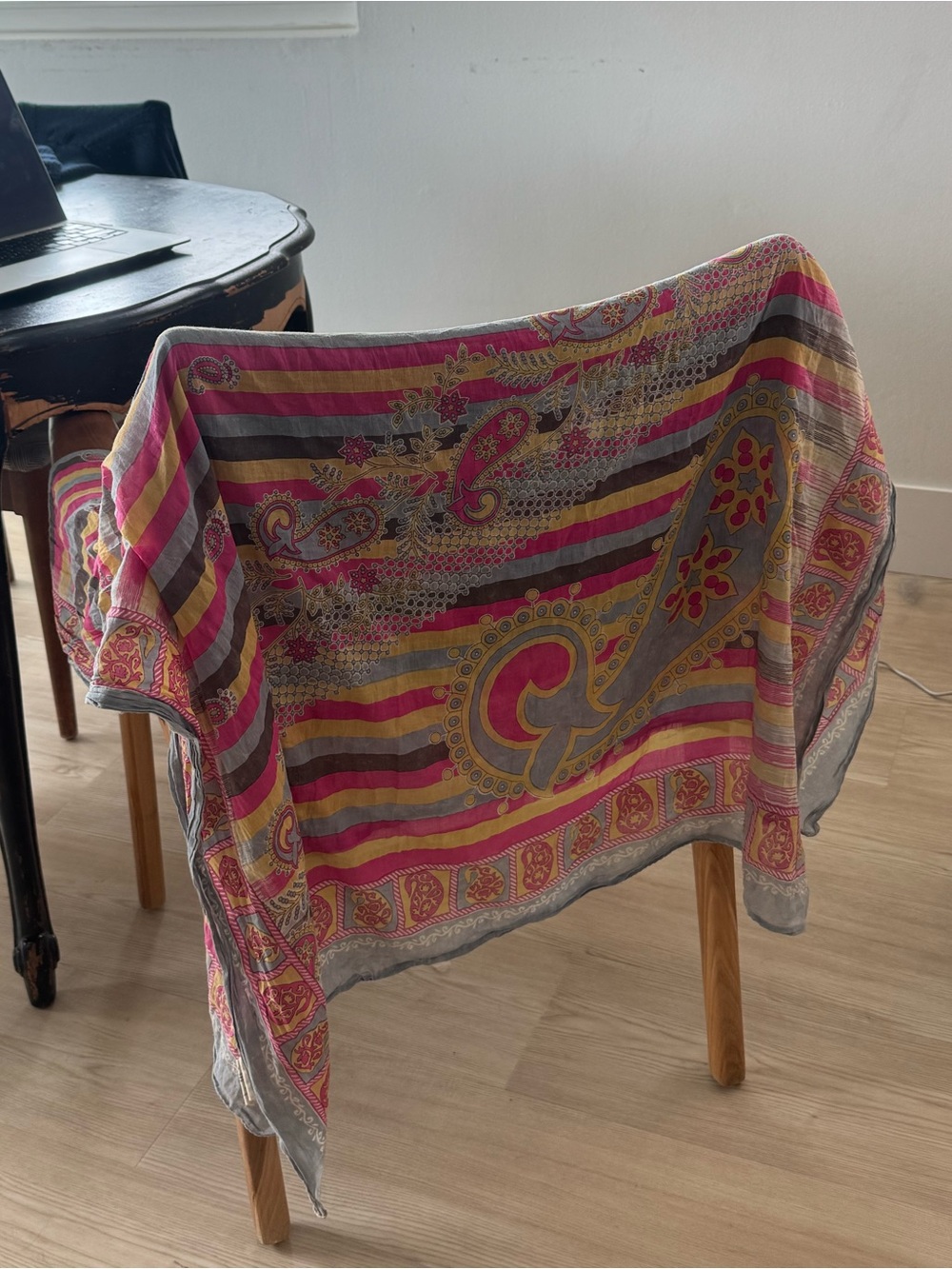 Maison Hotel Mathilde Pareo -Striped Paisley